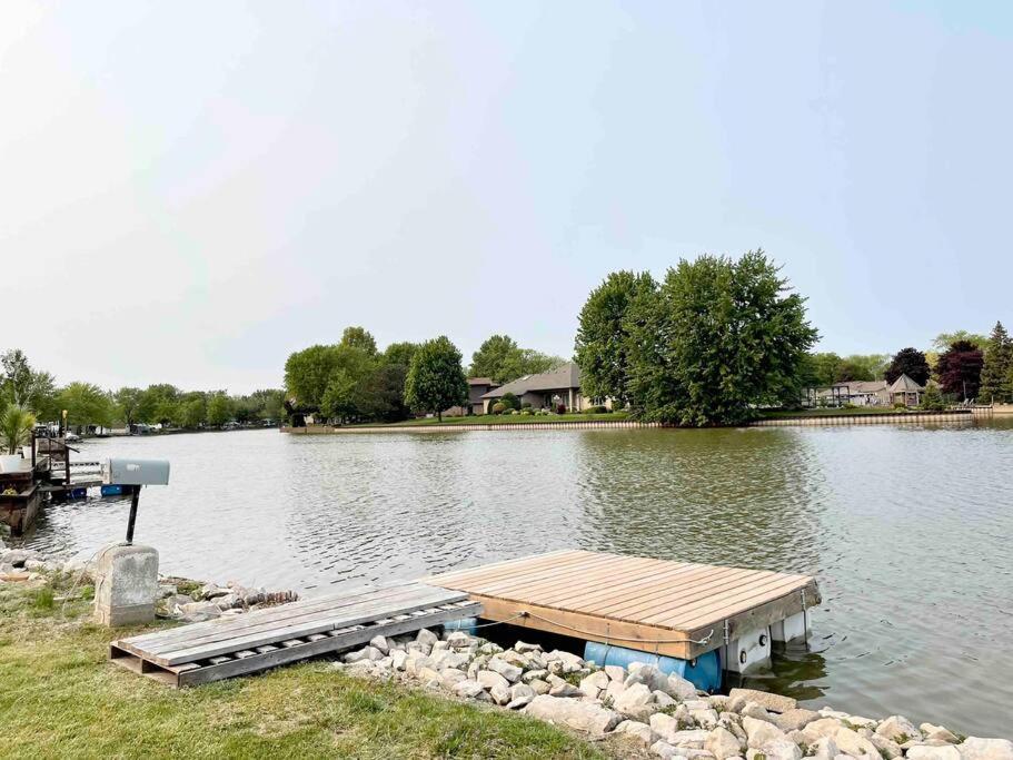 2 Bedroom Getaway On The River/Close To Marina Belle River Buitenkant foto