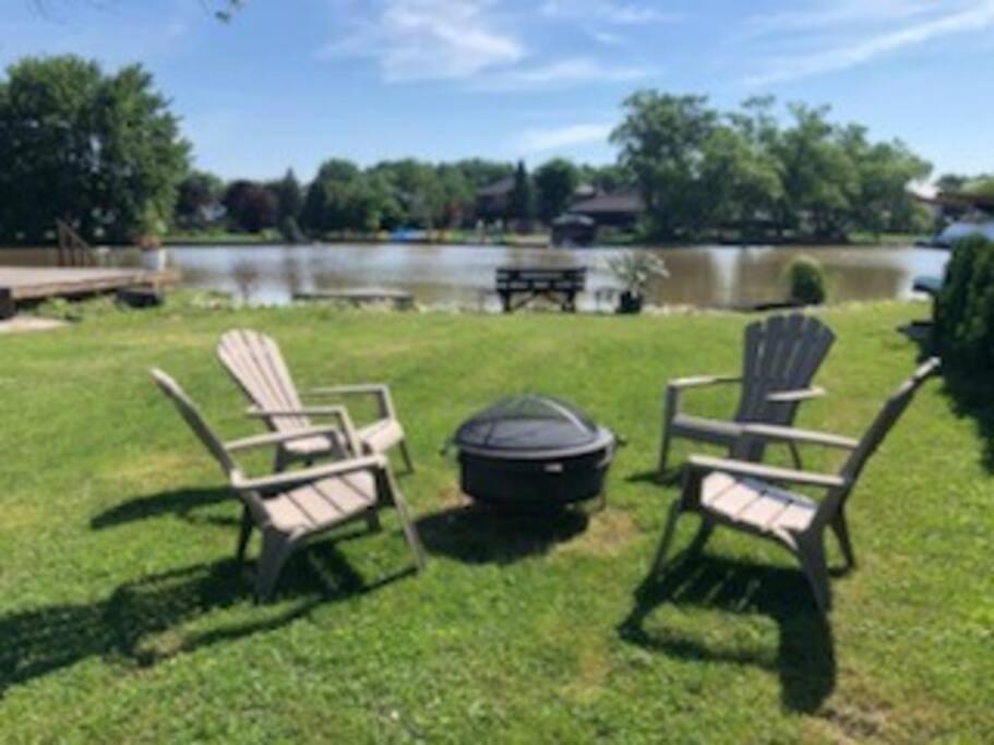 2 Bedroom Getaway On The River/Close To Marina Belle River Buitenkant foto