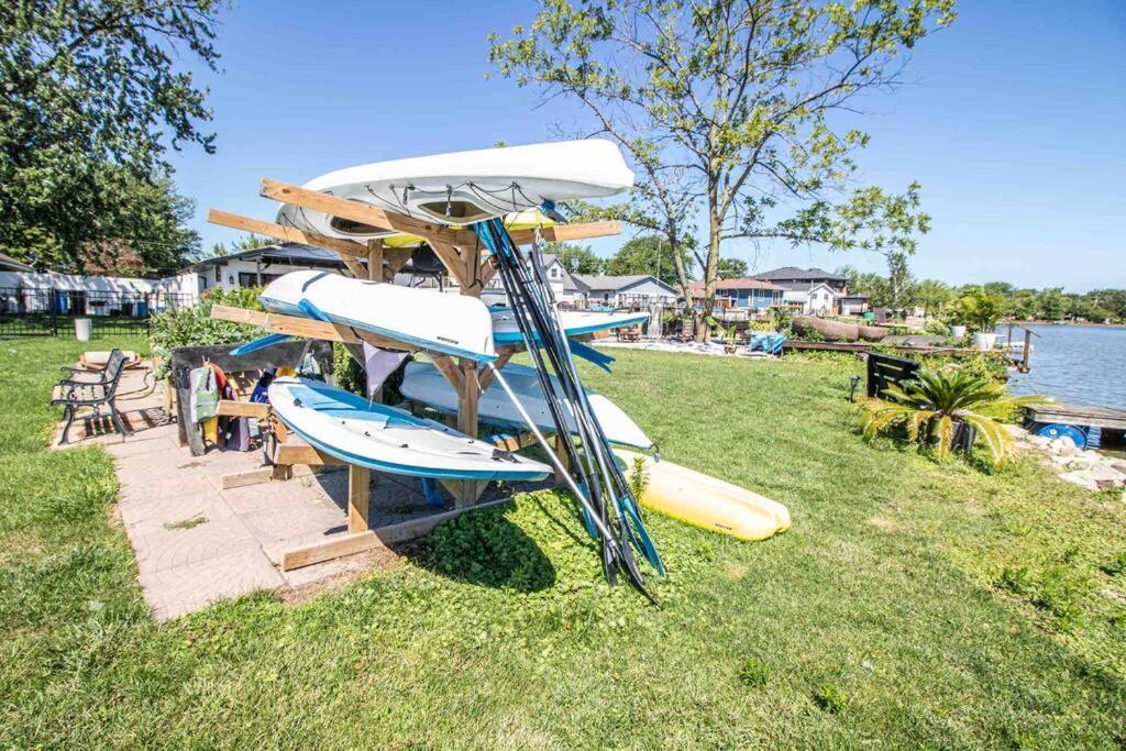 2 Bedroom Getaway On The River/Close To Marina Belle River Buitenkant foto